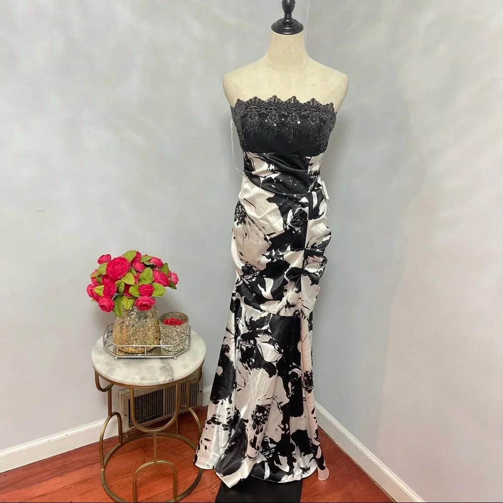 # Davids Bridal Strapless Sequined Chest Black & White Gown / Maxi Dress Size 7 - Picture 5 of 17